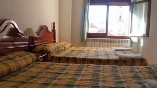 Hostal Restaurante San Millan 오리우엘라 델 트레메달 외부 사진