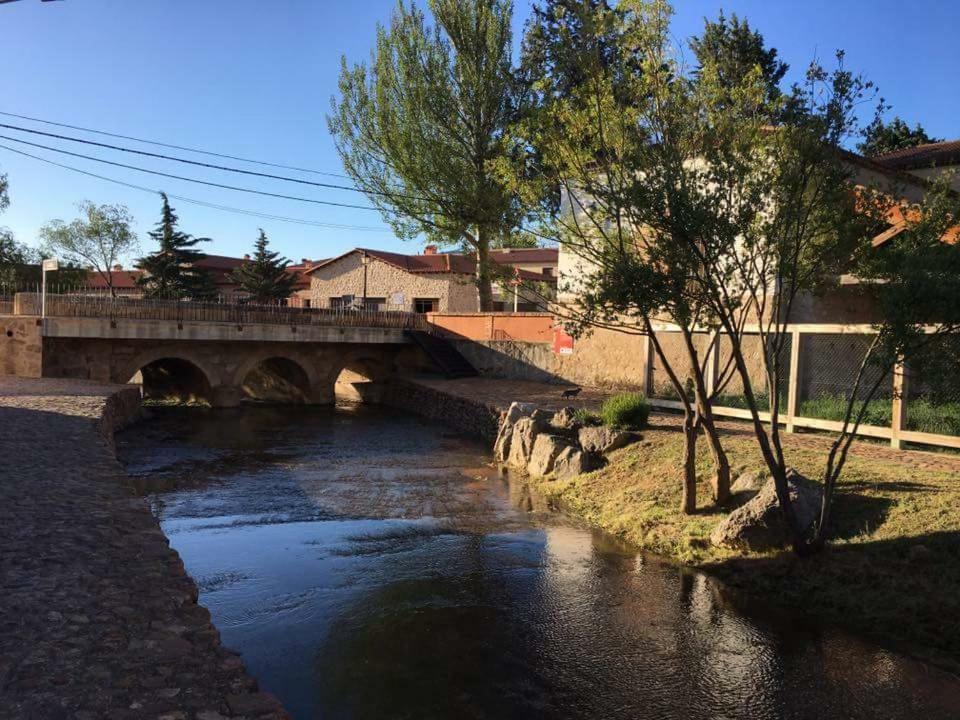Hostal Restaurante San Millan 오리우엘라 델 트레메달 외부 사진